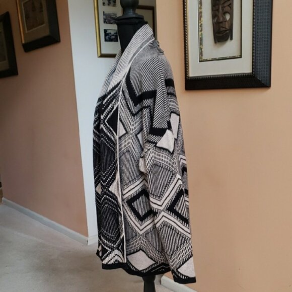 Old Navy Black & Tan Geometric Chevron Diamond Knit Open Front Cardigan - Picture 3 of 8